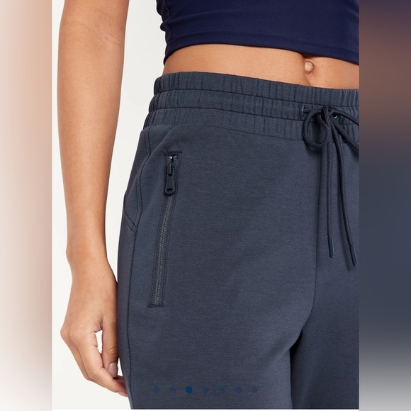 Old Navy High-Waisted Dynamic Fleece Jogger Sweatpants - Picture 3 of 4